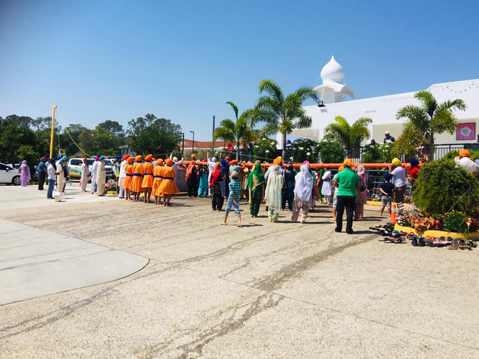The sangat gathered in the courtyard