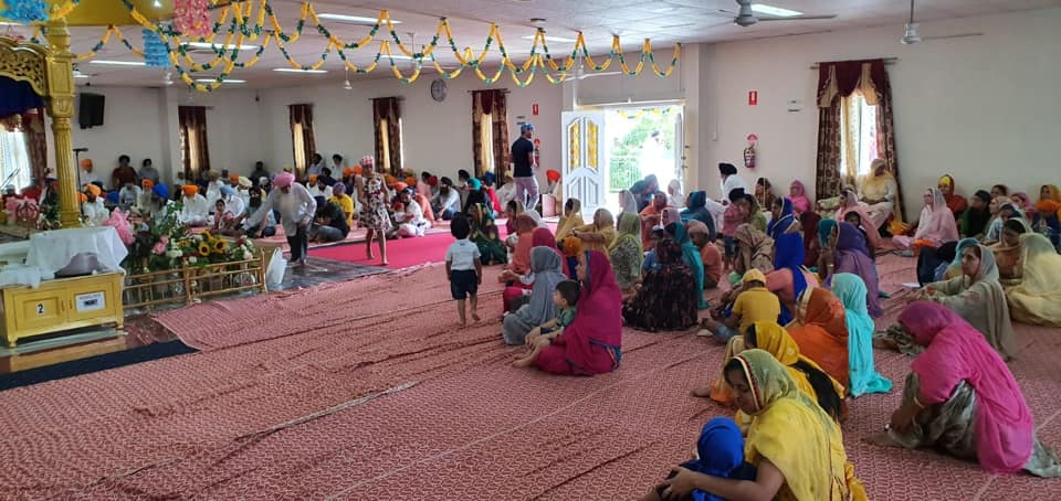 Sangat in the Darbar Sahib