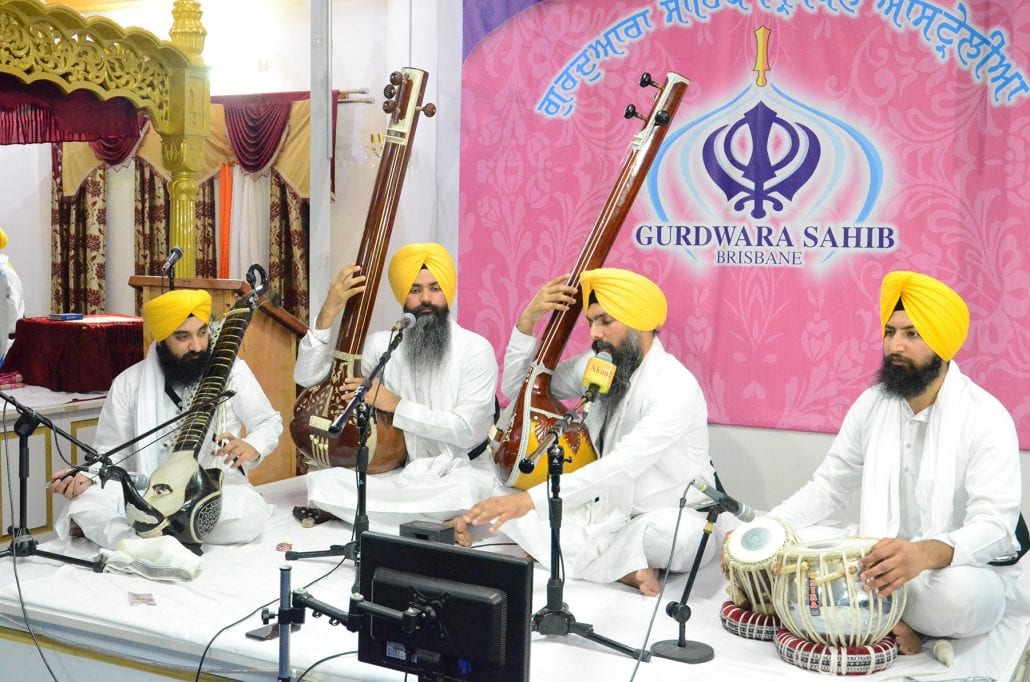 Ragi jatha performing kirtan